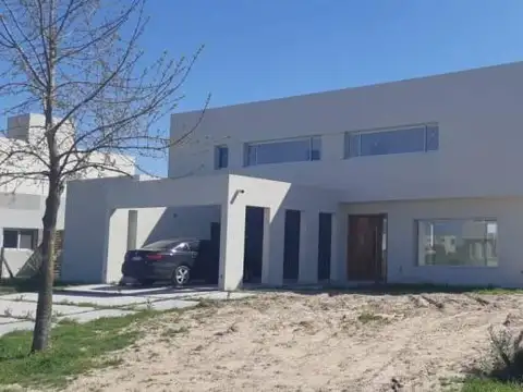 Casa en Venta en El Cantón - Barrio Islas, Countries y Barrios Cerrados en Escobar