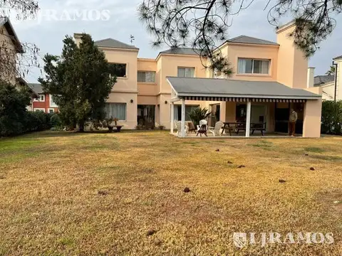 Casa en Venta en Septiembre, Countries y Barrios Cerrados en Escobar
