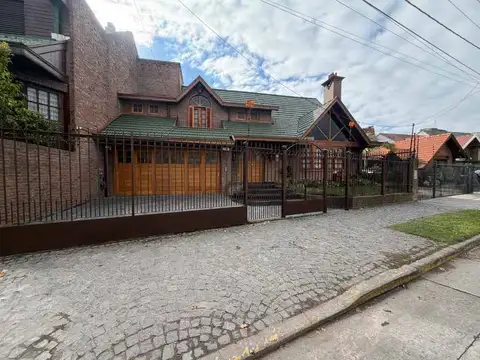 Casa en Venta en Barrio Parque., Bernal