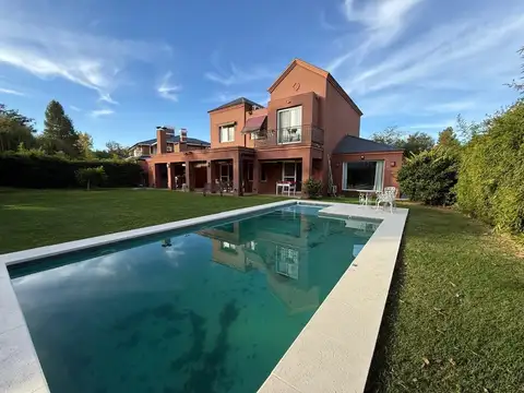 Casa en Venta en Septiembre, Countries y Barrios Cerrados en Escobar