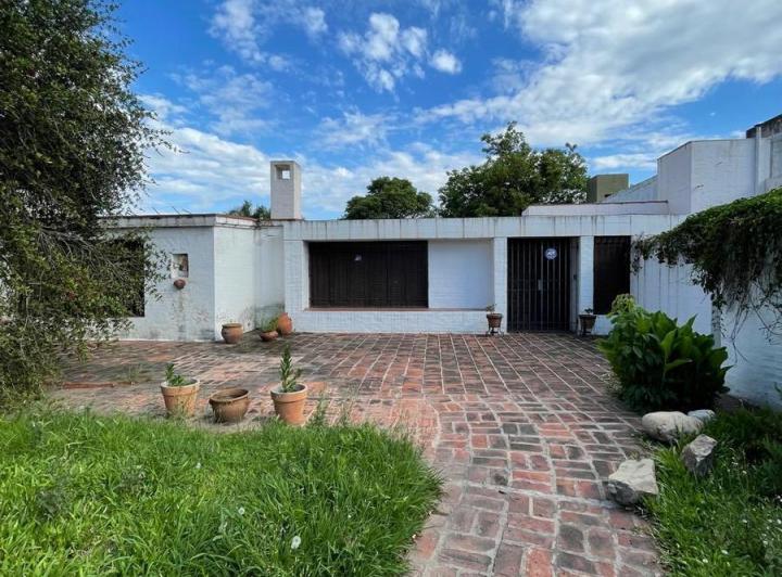 Casa · 272m² · 3 Ambientes · 2 Cocheras