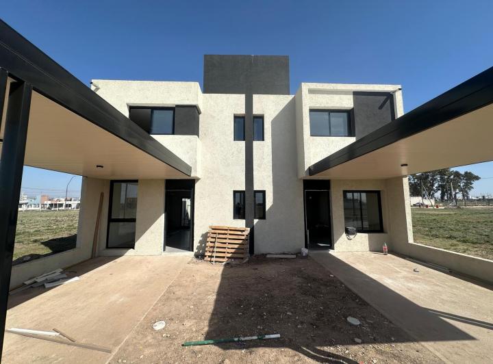 Casa · 90m² · 4 Ambientes · 1 Cochera