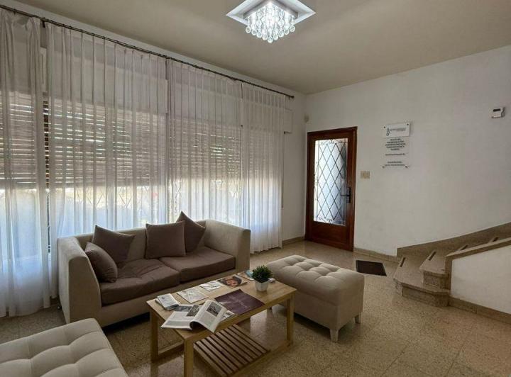 Casa · 220m² · 7 Ambientes · 2 Cocheras