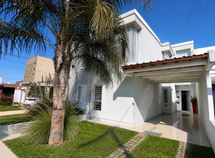 Casa · 150m² · 15 Ambientes · 2 Cocheras