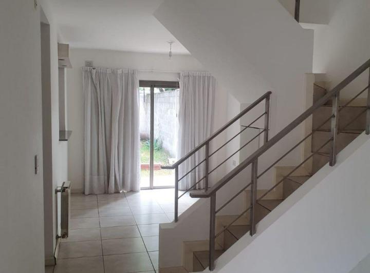 Casa · 180m² · 1 Ambiente · 2 Cocheras