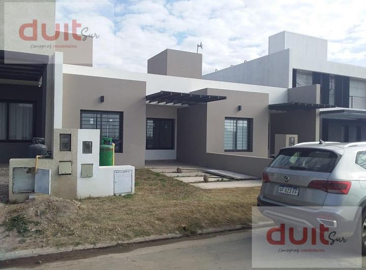 Casa · 80m² · 5 Ambientes · 1 Cochera