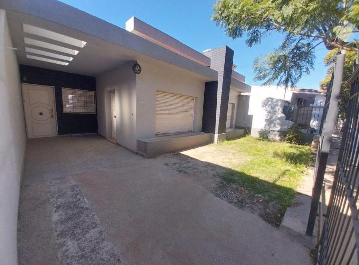 Casa · 212m² · 5 Ambientes · 2 Cocheras