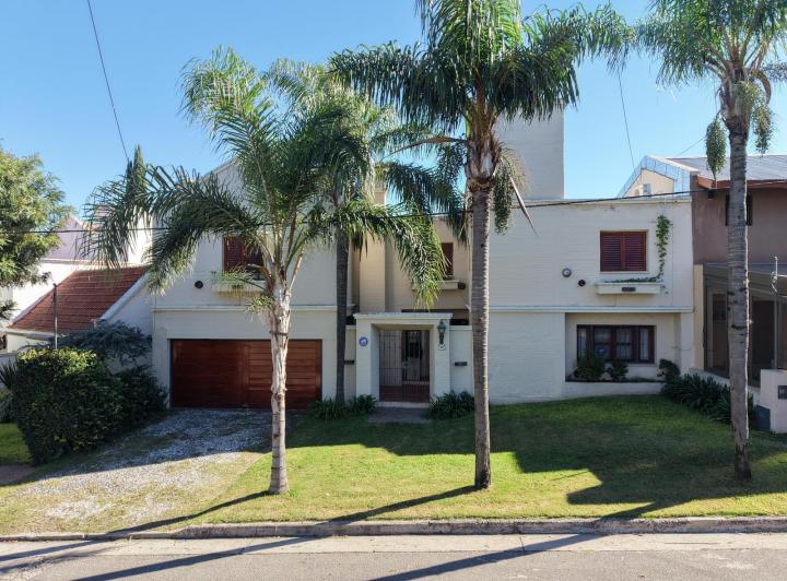 Casa · 400m² · 7 Ambientes · 2 Cocheras