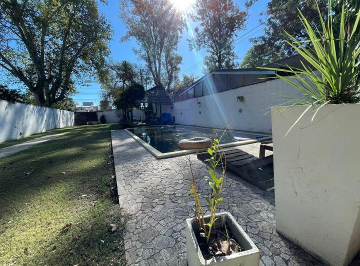 Casa · 800m² · 4 Ambientes · 1 Cochera