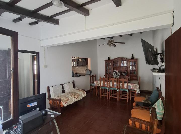 Casa · 140m² · 4 Ambientes · 3 Cocheras