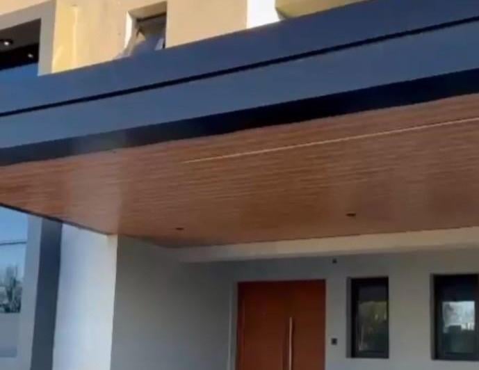 Casa · 242m² · 4 Ambientes · 2 Cocheras