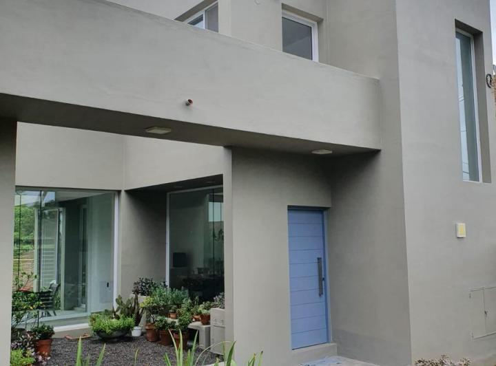 Casa · 469m² · 6 Ambientes · 2 Cocheras