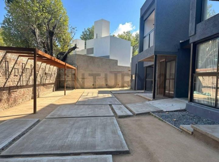 Casa · 92m² · 3 Ambientes · 1 Cochera