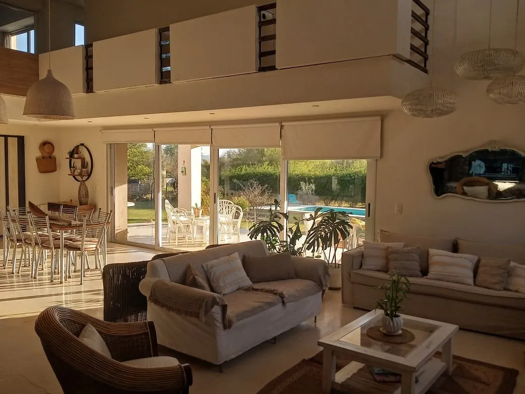 LIZARRALDE Vende CAUSANA LA MEJOR DEL BARRIO Impecable