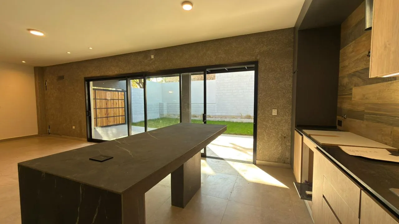 DUPLEX 3 DORMITORIOS EN HOUSING ZONA NORTE (Quintas de Argüello)