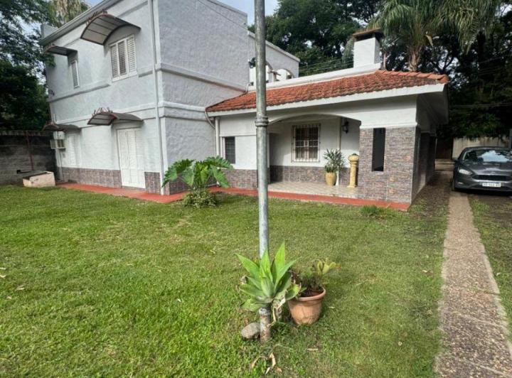 Casa · 200m² · 11 Ambientes · 1 Cochera