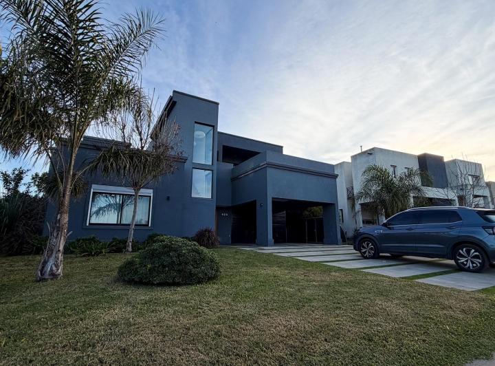 Casa · 212m² · 6 Ambientes