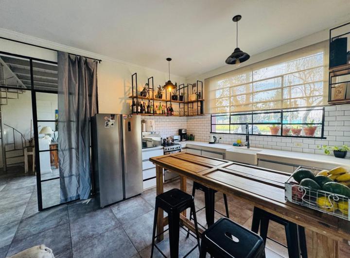 Casa · 205m² · 5 Ambientes · 2 Cocheras