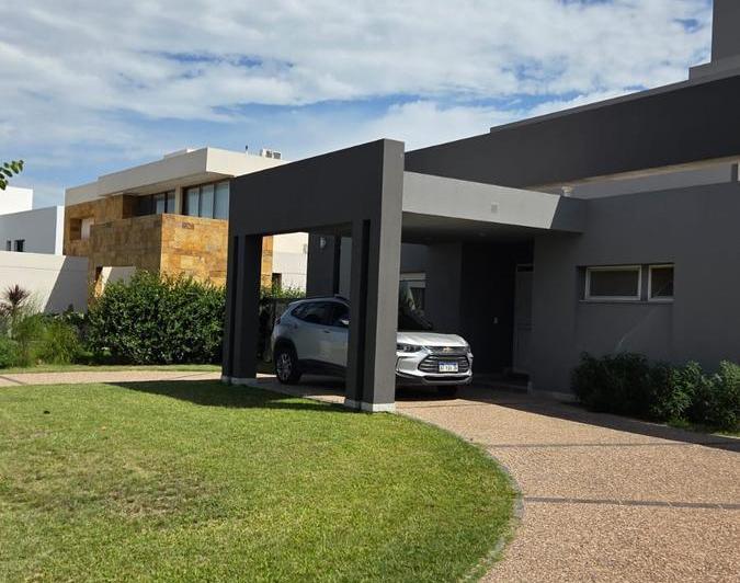 Casa · 400m² · 8 Ambientes · 2 Cocheras