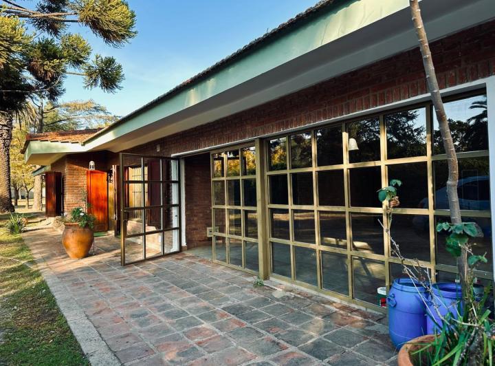 Casa · 498m² · 5 Ambientes · 1 Cochera