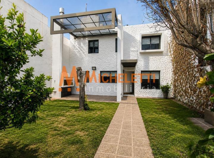 Casa · 100m² · 4 Ambientes · 1 Cochera