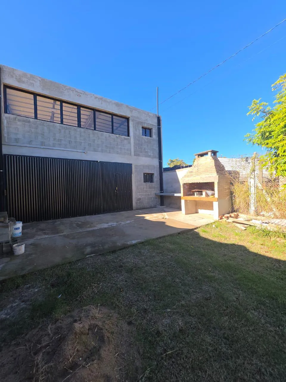 ALQUILER OFICINA CON PLAYON EN SAN VICENTE