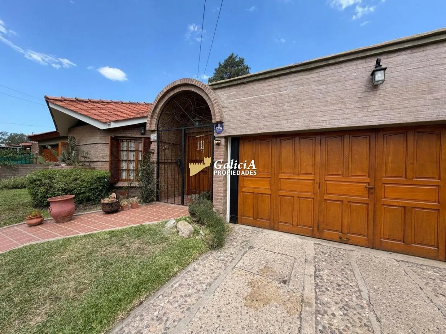 Casa Alquiler en Villa Belgrano – 4 Dorm., Pileta y gran lote