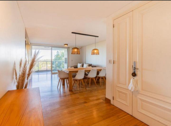Departamento · 170m² · 8 Ambientes · 2 Cocheras