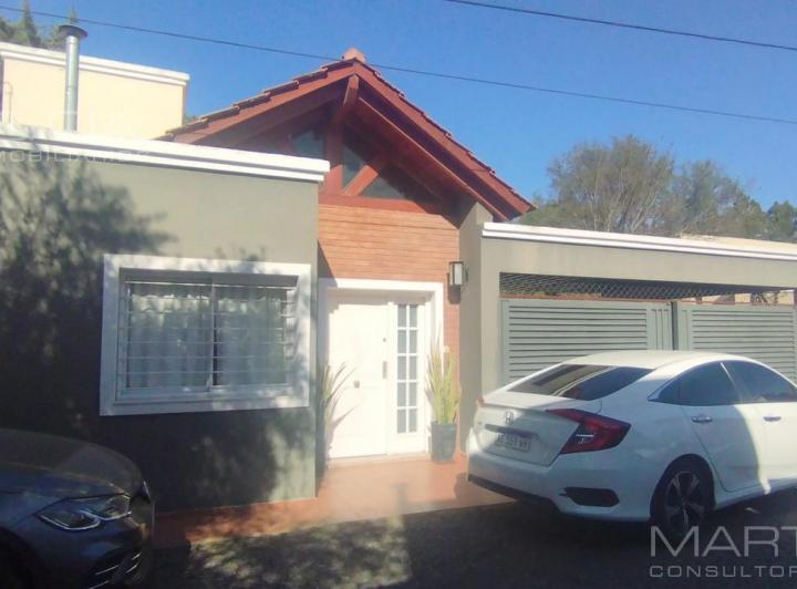 Casa · 135m² · 5 Ambientes · 2 Cocheras