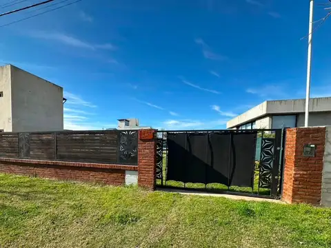 Casa en Venta en Punta Chacra, Roldan