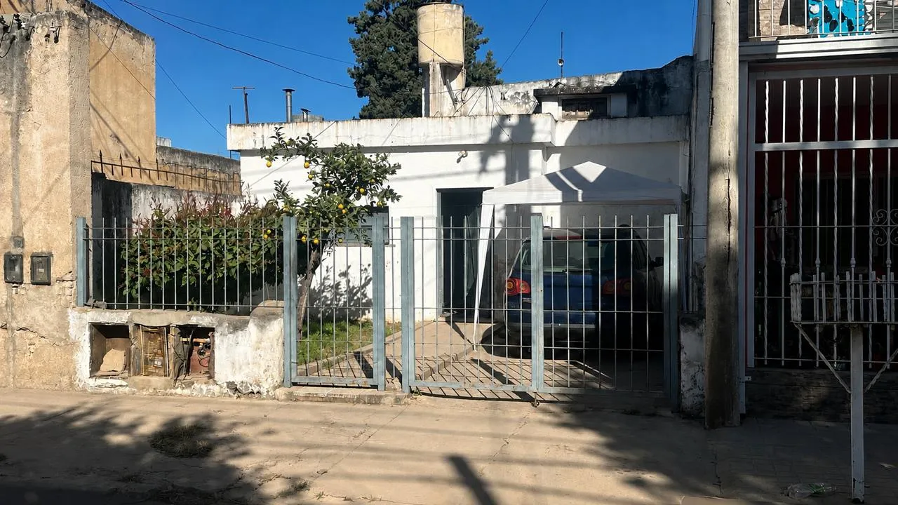 OPORTUNIDAD A RECICLAR-2 UNIDADES-4 DORM.-2 BAÑOS-PATIO-GALPON-B° SAN MARTIN