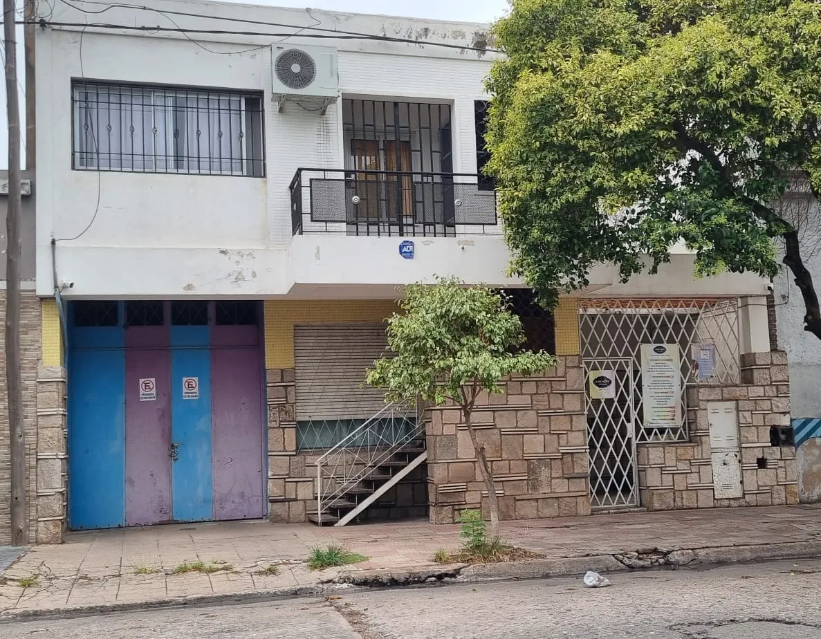Venta Casa 3 Dorm. - 2 Baños + 2 Deptos. - 400 m² Terreno/ 487 m² Cubiertos