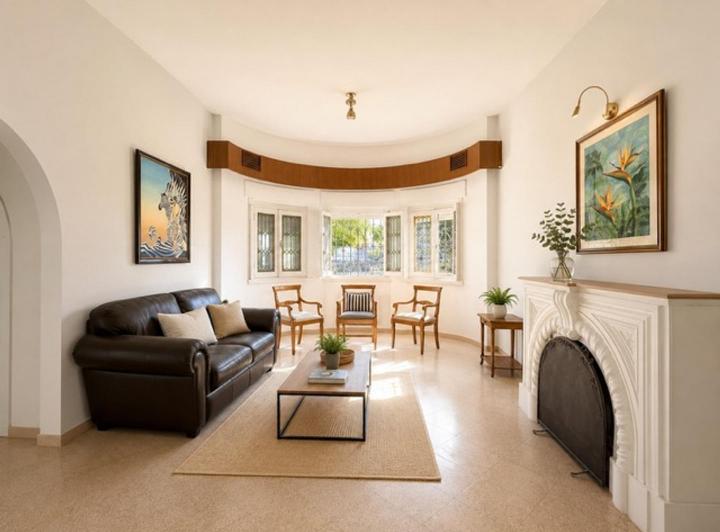 Casa · 435m² · 5 Ambientes · 4 Cocheras