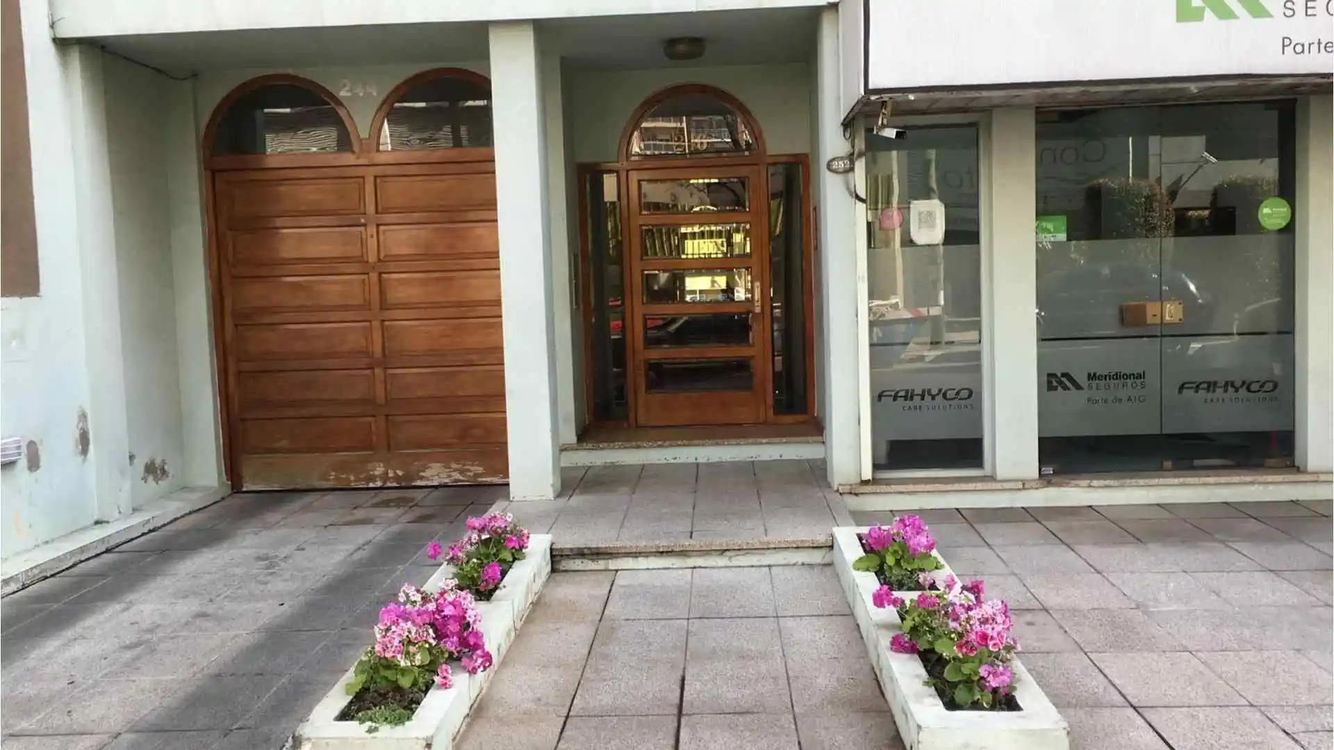 EXCELENTE DEPARTAMENTO 3 AMBIENTES CON COCHERA!