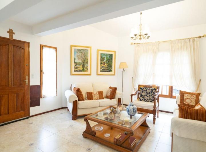 Casa · 134m² · 6 Ambientes · 1 Cochera