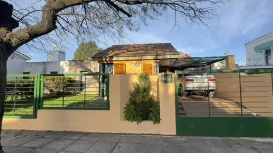 VENDO Casa en Poeta Lugones 3 Dorm Cochera Patio