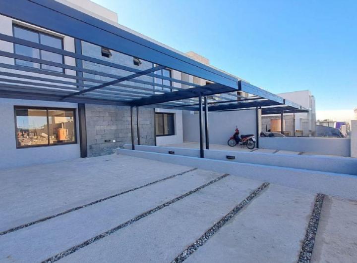 Casa · 140m² · 4 Ambientes · 1 Cochera