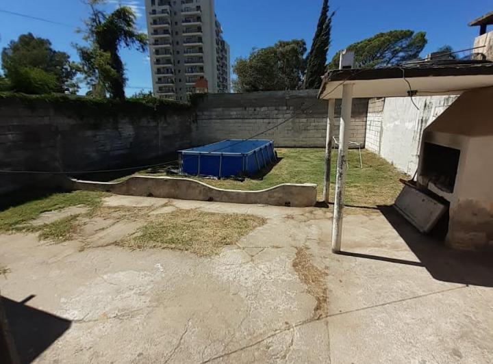 Casa · 80m² · 6 Ambientes · 1 Cochera