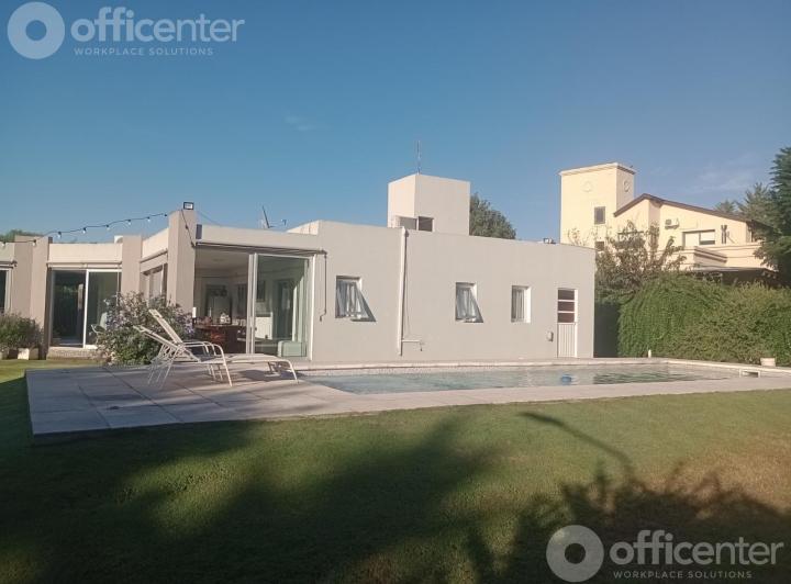 Casa · 250m² · 2 Dormitorios · 3 Cocheras