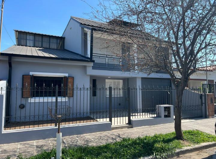 Casa · 170m² · 3 Ambientes · 1 Cochera