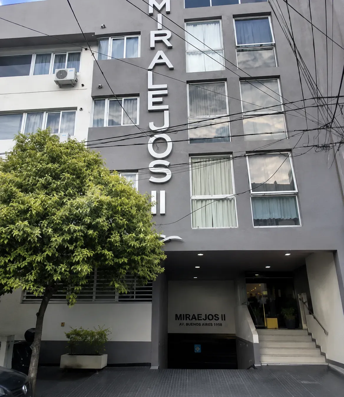 CARLOS PAZ CENTRO UN DORMITORIO CON PILETA Y COCHERA.