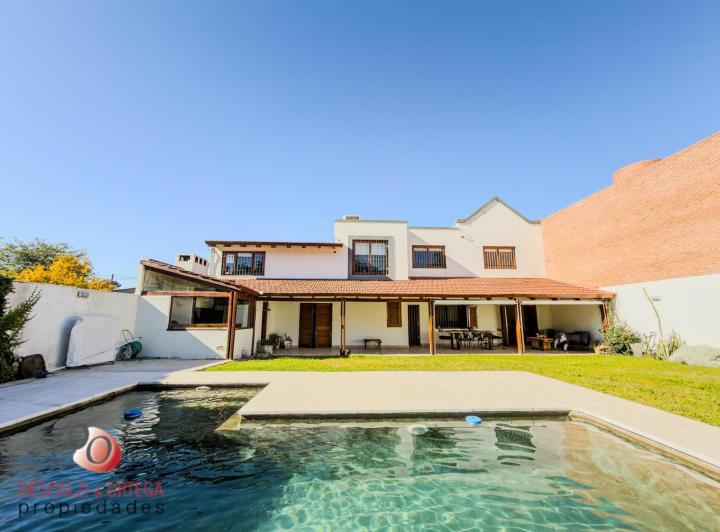 Casa · 454m² · 4 Ambientes