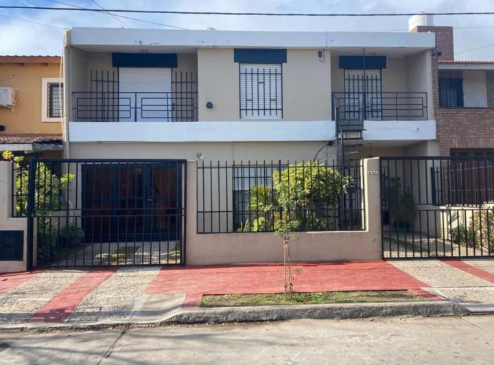 Casa · 187m² · 6 Ambientes · 2 Cocheras