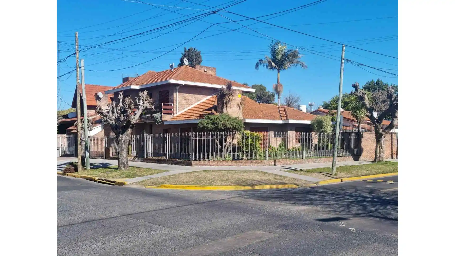CASA EN EXCELENTE UBICACION NUEVO VALOR!!!!!!