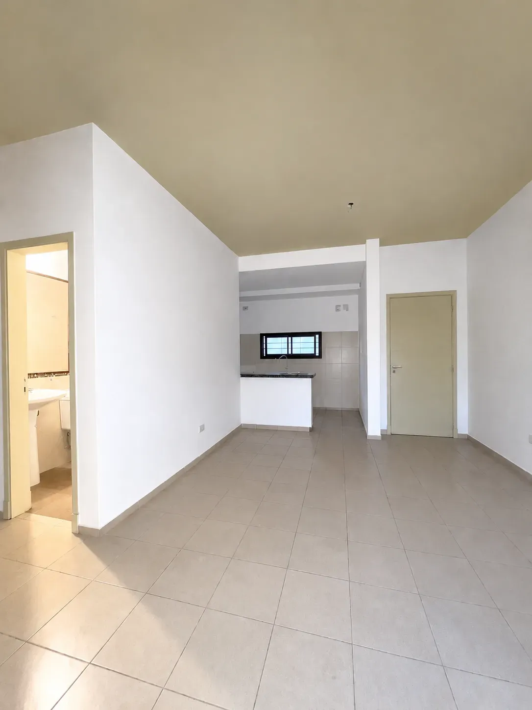 Barrio Juniors -a 2 cuadras de 24 de septiembre-Depto un dormitorio-Balcon-1° piso x escalera !!