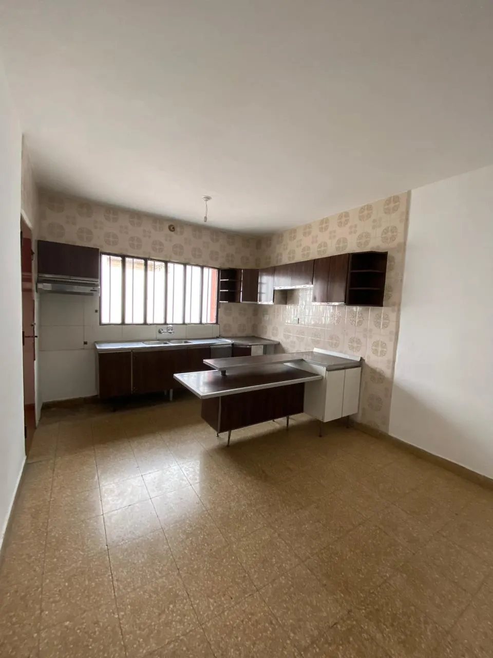 EN ALQUILER | CASA DE 4 DORMITORIOS – BARRIO LOS PARAÍSOS