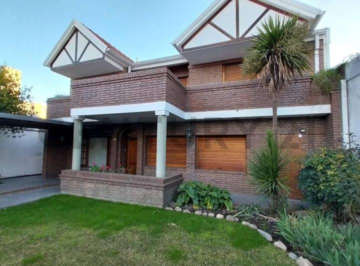Casa · 442m² · 5 Dormitorios