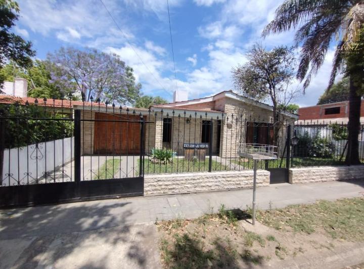 Casa · 382m² · 5 Ambientes · 2 Cocheras