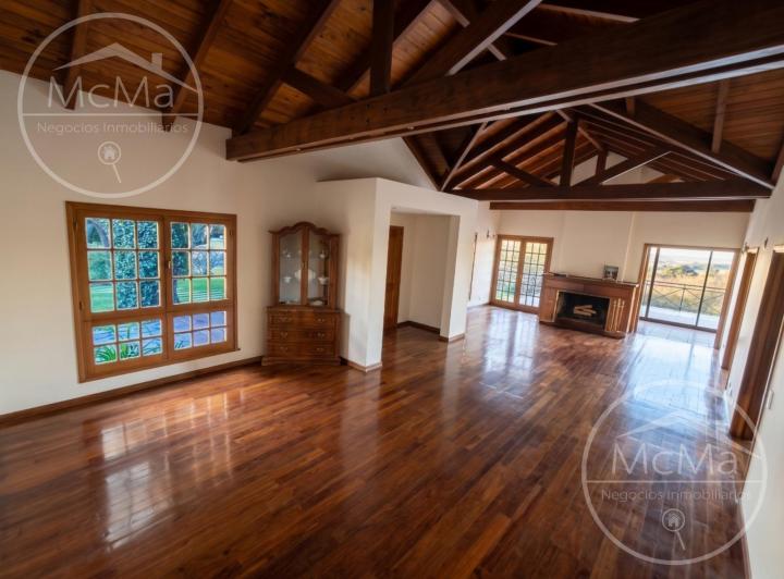 Casa · 1528m² · 4 Dormitorios