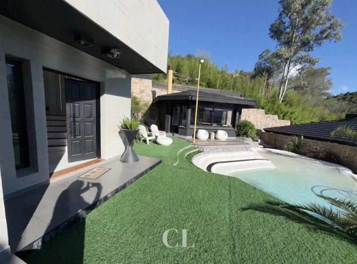 Casa · 300m² · 7 Ambientes · 1 Cochera